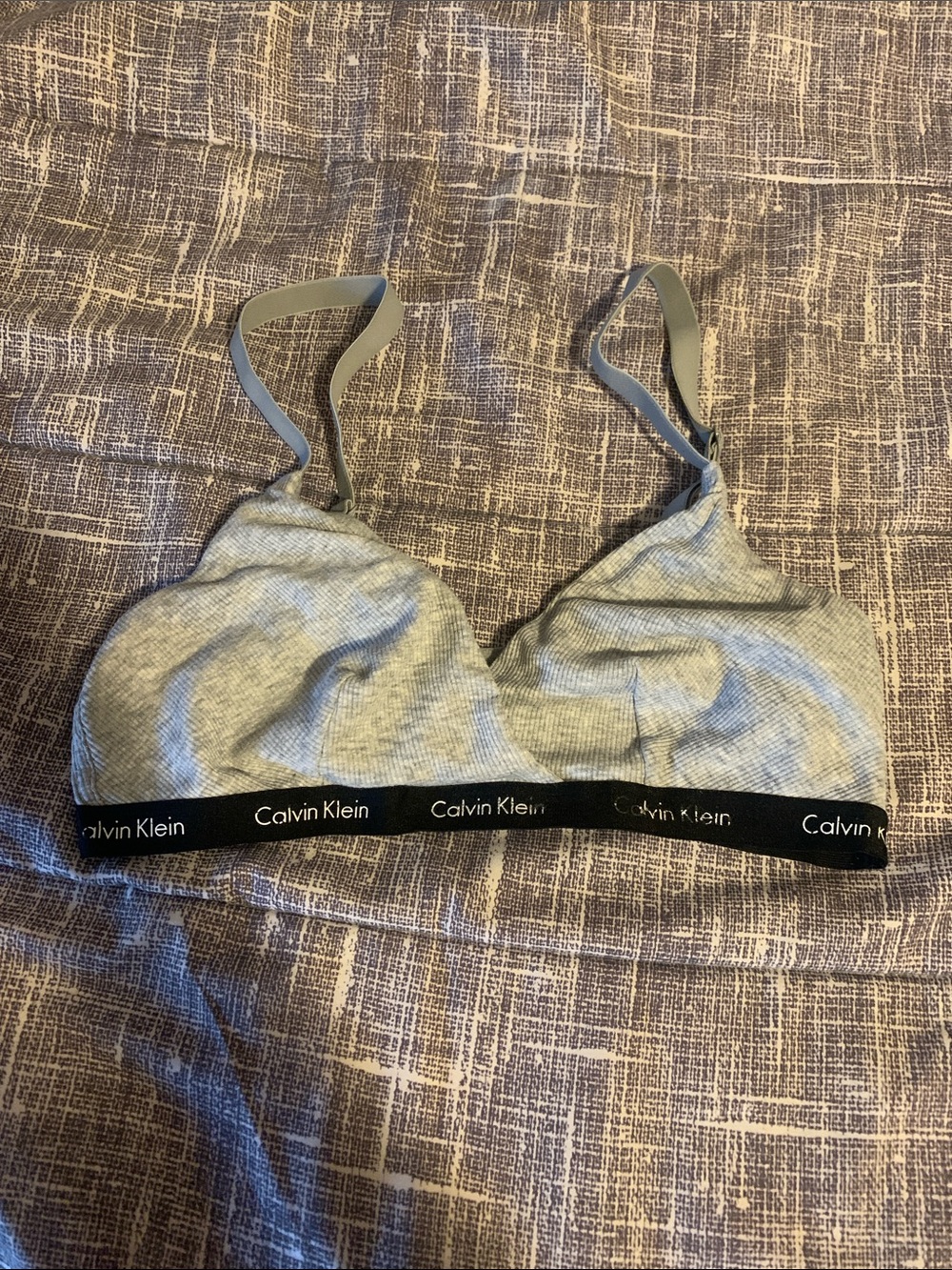 Calvin Klein Light Gray Medium Wireless Logo Bralette
Good preloved condition